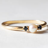 Trilogy ring in 18K gold with pearl and sapphires, 60s