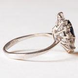 Vintage Gänseblümchenring aus 18 Karat Weißgold mit Saphir (ca. 0.25 ct) und Diamanten (ca. 0.24 ctw), 60er/70er Jahre