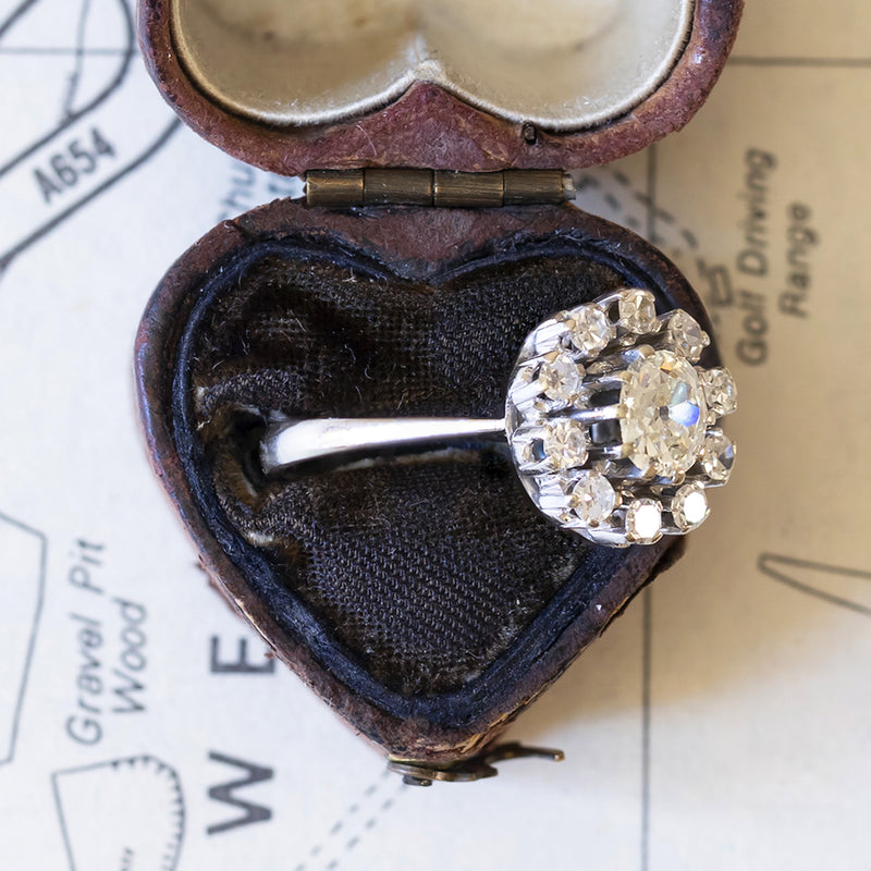 Anello a margherita vintage in oro bianco 18K con diamanti (1ctw ca.), anni ‘60