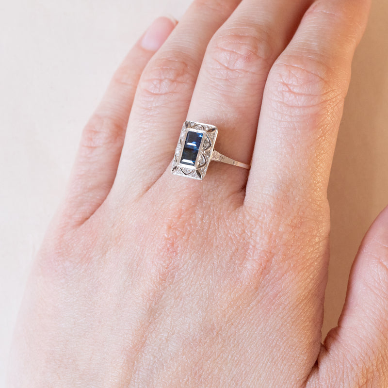 Anello Art Déco in oro giallo 18K e in oro bianco 18K con zaffiri e diamanti, anni ‘30