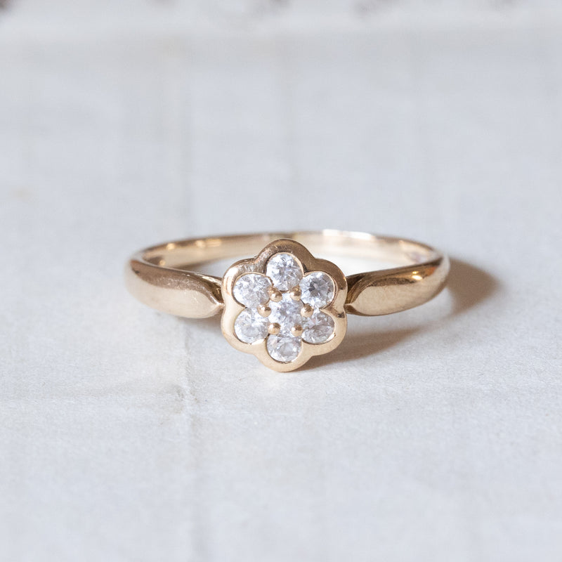 Anello vintage a margherita in oro 18K con pietre imitazioni di diamanti, anni '60