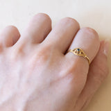 Vintage ring in 18K gold with blue glass paste, 50s / 60s