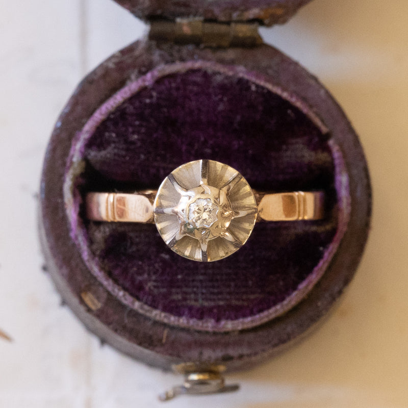 Solitario antico in oro 18K e argento con diamante di taglio brillante (0.07ct ca.), anni ‘30/‘40