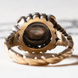 Vintage-Ring im antiken Stil aus 18 Karat Gold und Silber mit einem zentralen Diamanten im Rosenschliff (ca. 2.20 ct) und Diamanten im Rosettenschliff