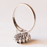 Vintage 18 Karat Weißgold Saphir (ca. 0.90 ct) und Diamanten (ca. 0.36 ctw) Gänseblümchenring, 70er Jahre
