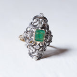Vintage antique style ring in 18K gold and silver with emerald and diamonds, 1950s