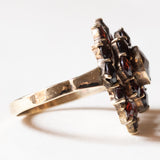 Anello vintage a margherita in oro 8K con granati, anni ‘60