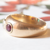 Vintage Gypsy Ring in 18 Karat Gelbgold mit Rubin (ca. 0.30 ct), Diamant (ca. 0.25 ct) und Smaragd (ca. 0.25 ct), 70er Jahre