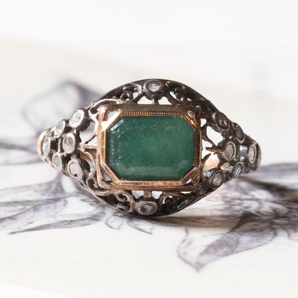 Anello antico in oro 18K e argento con smeraldo e diamanti di taglio rosetta, primi del ‘900