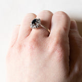 Vintage Ring aus 14 Karat Weißgold mit Saphiren (ca. 1.15 ct) und Diamanten (ca. 0.12 ctw), 70er Jahre