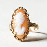 Anello vintage in oro 18K con cammeo su conchiglia, anni ‘50/‘60