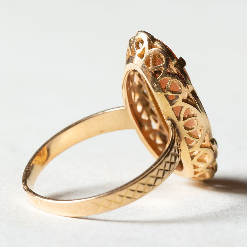 Anello vintage in oro 18K con cammeo su conchiglia, anni ‘50/‘60