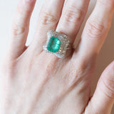 Vintage „Ballerina“-Ring aus 18 Karat Weißgold mit kolumbianischem Smaragd (ca. 3.60 ct) und Diamanten (ca. 2.24 ctw)