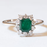 Vintage Gänseblümchen-Ring aus 18 Karat Weißgold mit Smaragd (ca. 0.50 Karat) und Diamanten (ca. 0.30 Karat), 60er