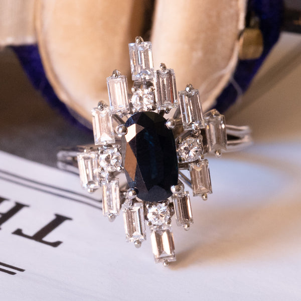 Vintage 18K white gold daisy ring with sapphire (approx.2ct) and diamonds (approx.1.40ctw), 1970s