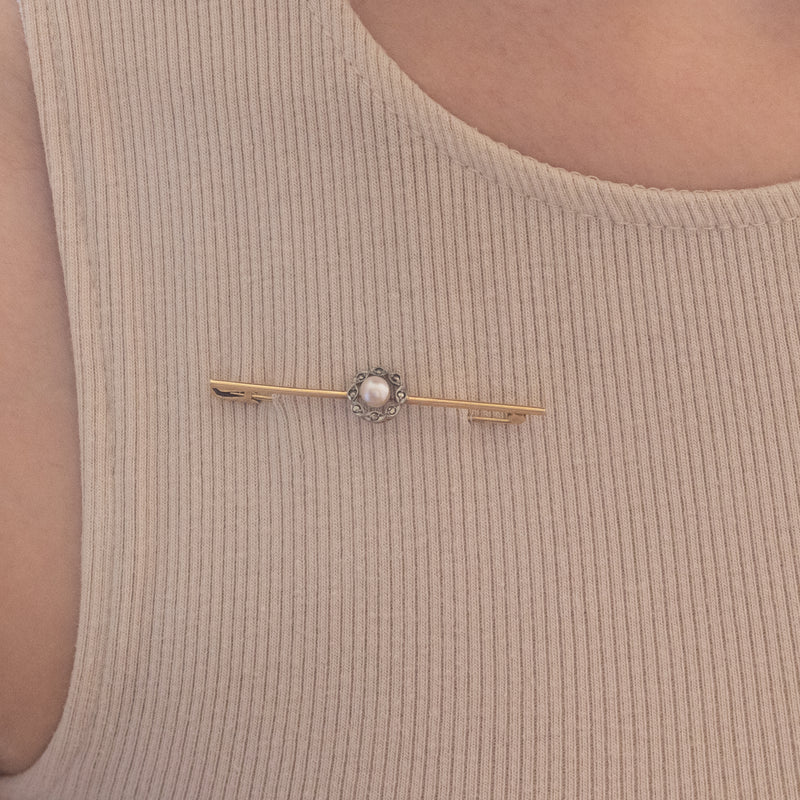 Spilla antica in oro 14K con perla e marcasiti, primi del ‘900