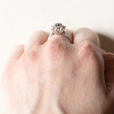 Vintage 18 Karat Weißgold Saphir (ca. 0.50 ct) und Diamanten (ca. 0.20 ctw) Gänseblümchenring, 60er Jahre