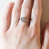 Vintage Gänseblümchenring aus 18 Karat Weißgold mit Diamanten (Mitte ca. 1.55 ct), 70er/80er Jahre