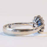 Vintage Gänseblümchenring aus 18 Karat Weißgold mit Saphir (ca. 0.35 ct) und Diamanten (ca. 0.15 ctw), 60er/70er Jahre