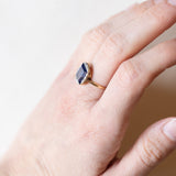 Synthetischer Saphir- und Diamantring im Vintage-Art-Deco-Stil aus 18 Karat Gold, 50er Jahre