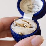 Vintage ring in 18K gold with blue glass paste, 50s / 60s