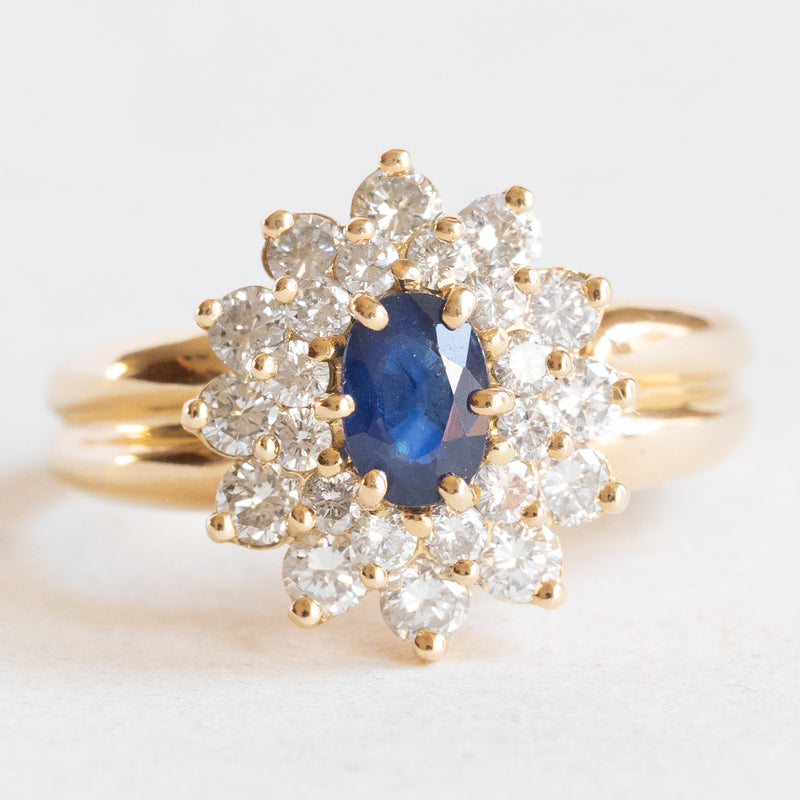 Anello vintage a margherita in oro giallo 18K con zaffiro (0.47ct ca.) e diamanti (0.84ctw ca.), anni ‘60