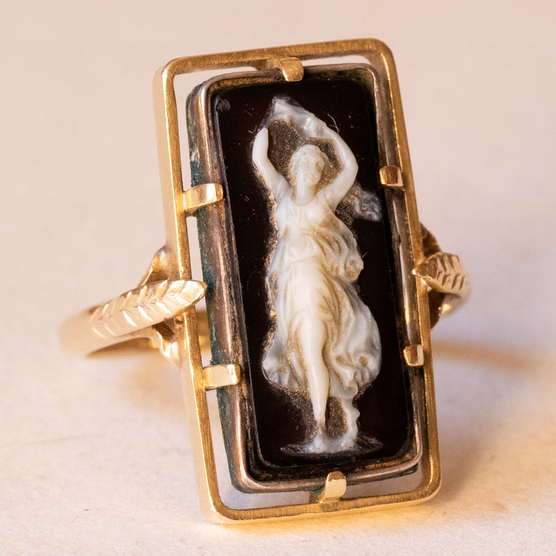 Anello vintage in oro 18K con cammeo su agata, anni ‘50