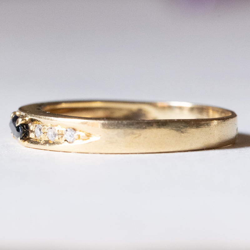 Anello a fascia in oro 18K con zaffiro e diamanti, anni ‘70