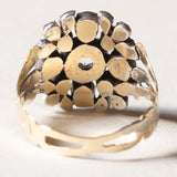 Vintage-Ring im antiken Stil aus 18 Karat Gold und Silber mit einem zentralen Diamanten im Brillantschliff (ca. 0.30 ct) und Diamanten im Rosettenschliff