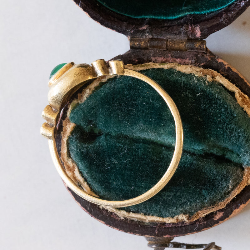 Anello vintage in oro 14K con smeraldo cabochon e diamanti, anni ‘60
