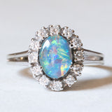 🌌 Vintage 14 Karat Weißgold Triplet Opal & Diamanten im Brillantschliff (ca. 0.24 ctw) Gänseblümchen-Ring, 60er Jahre