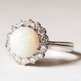🌈 Vintage-Gänseblümchenring aus 18 Karat Weißgold mit Opal (ca. 3 Karat) und Diamanten im Brillantschliff (ca. 0.42 Karat), 70er Jahre