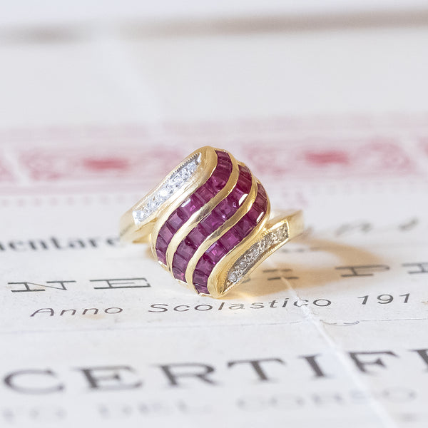 Anello vintage in oro 18K con rubini (1.50ctw ca.) e diamanti (0.20ctw ca.), anni ‘70