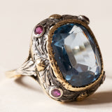 Anello vintage in stile antico in oro 18K e argento con zaffiro e rubini