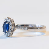Vintage Gänseblümchenring aus 18 Karat Weißgold mit Saphir (ca. 0.35 ct) und Diamanten (ca. 0.15 ctw), 60er/70er Jahre