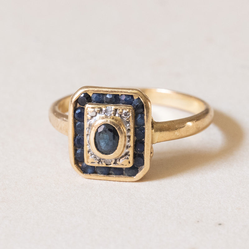 Anello vintage in oro 18K con zaffiri e diamanti, anni ‘40/‘50