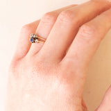 Antike Toi et Moi + Trilogie in 18 Karat Gelbgold und Silber mit Saphir und Diamanten (Mitte ca. 0.10 ct), 10er/20er Jahre