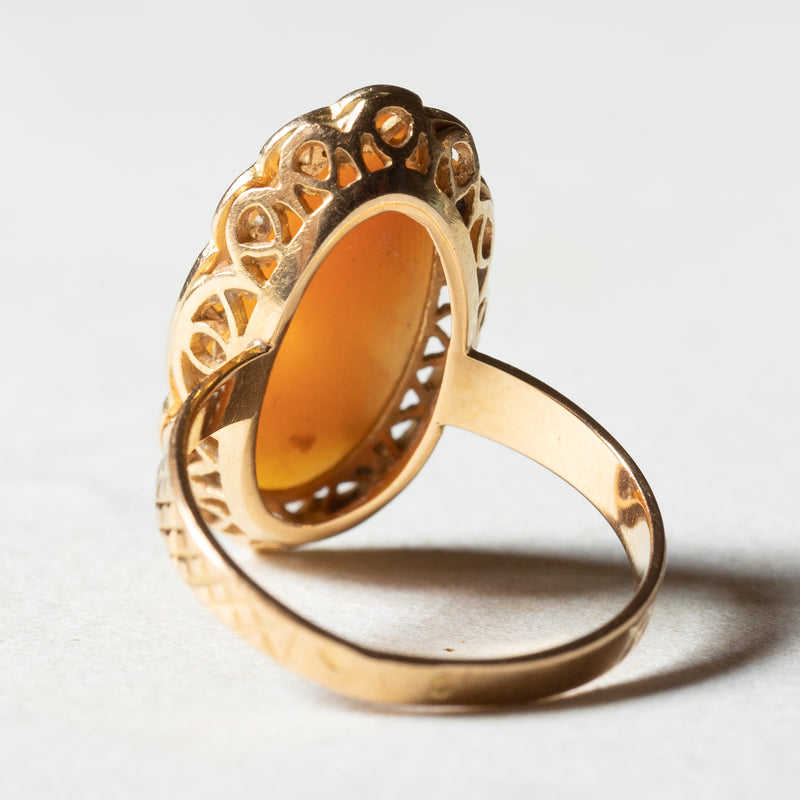 Anello vintage in oro 18K con cammeo su conchiglia, anni ‘50/‘60