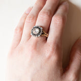 Vintage-Ring im antiken Stil aus 18 Karat Gold und Silber mit einem zentralen Diamanten im Rosenschliff (ca. 2.20 ct) und Diamanten im Rosettenschliff
