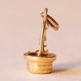 Ciondolo vintage a forma di pozzo in oro 18K