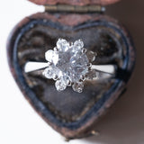 Vintage Gänseblümchenring aus 18 Karat Weißgold mit Diamanten (Mitte ca. 1.55 ct), 70er/80er Jahre