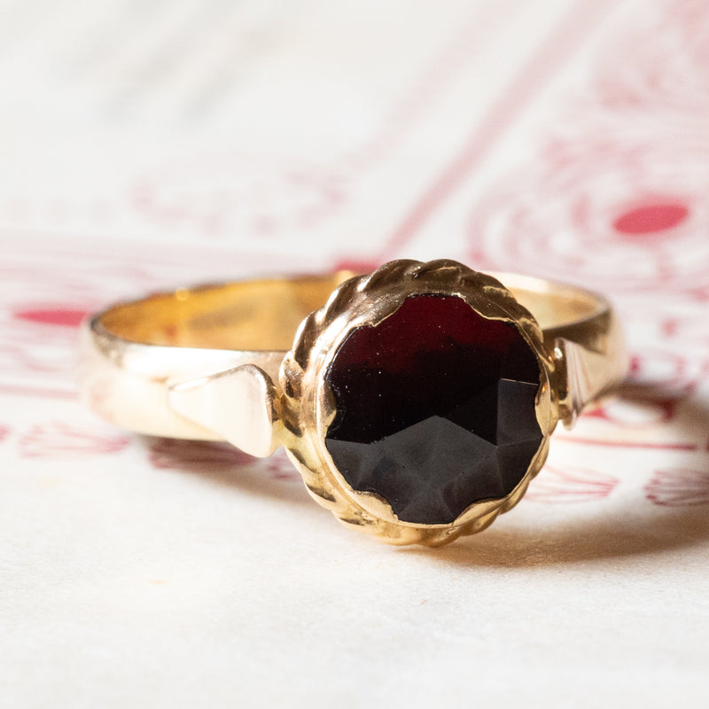 🥀 Anello solitario in oro 18K con granato, anni ‘40/‘50