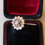 Vintage 18K white gold daisy ring with diamonds (approx. 0.80ctw), 60s