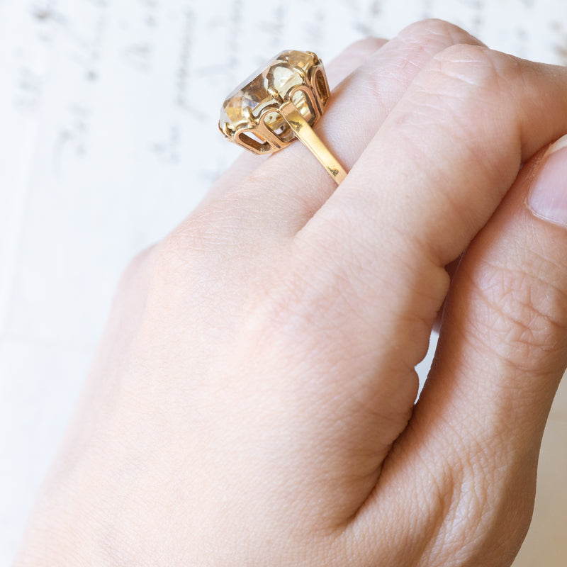 Orecchini in oro bianco 18k con citrini ovali e diamanti Orecchini in oro bianco 18k con citrini ovali e diamanti
