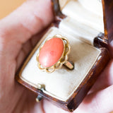 Vintage ring in 18K gold with coral, 60s / 70s