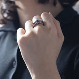 18K white gold ring with sapphires (approx. 0.70ctw) and brilliant cut diamonds (approx. 0.70ctw), 40s / 50s
