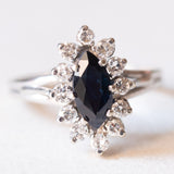 Vintage 18 Karat Weißgold Saphir (ca. 0.90 ct) und Diamanten (ca. 0.36 ctw) Gänseblümchenring, 70er Jahre
