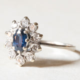 Vintage 18 Karat Weißgold Saphir (ca. 0.50 ct) und Diamanten (ca. 0.20 ctw) Gänseblümchenring, 60er Jahre