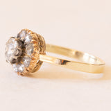 Antiker Gänseblümchen-Ring aus 14 Karat Gelbgold und Silber mit Diamanten aus der Mitte der alten Mine (ca. 0.40 ct) und Rosetten-Seitendiamanten, 10er Jahre