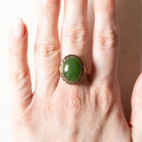 Anello vintage in oro giallo 9K con giada verde, anni ‘60/‘70